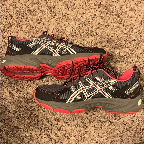 ASICS - Picture 2 of 4